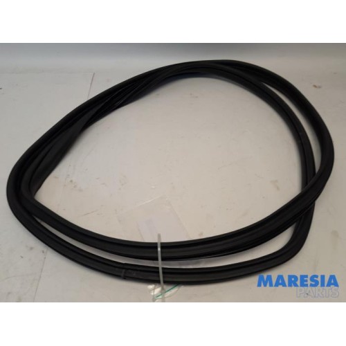 Alfa Romeo - Giulietta - Front door seal 4-door, right