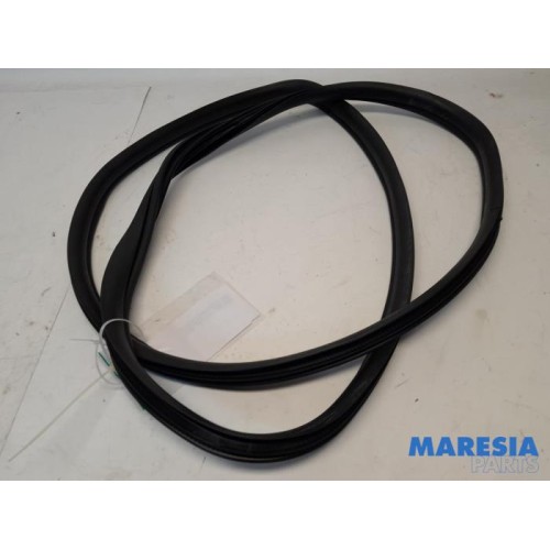 Alfa Romeo - Giulietta - Rear door seal 4-door, left