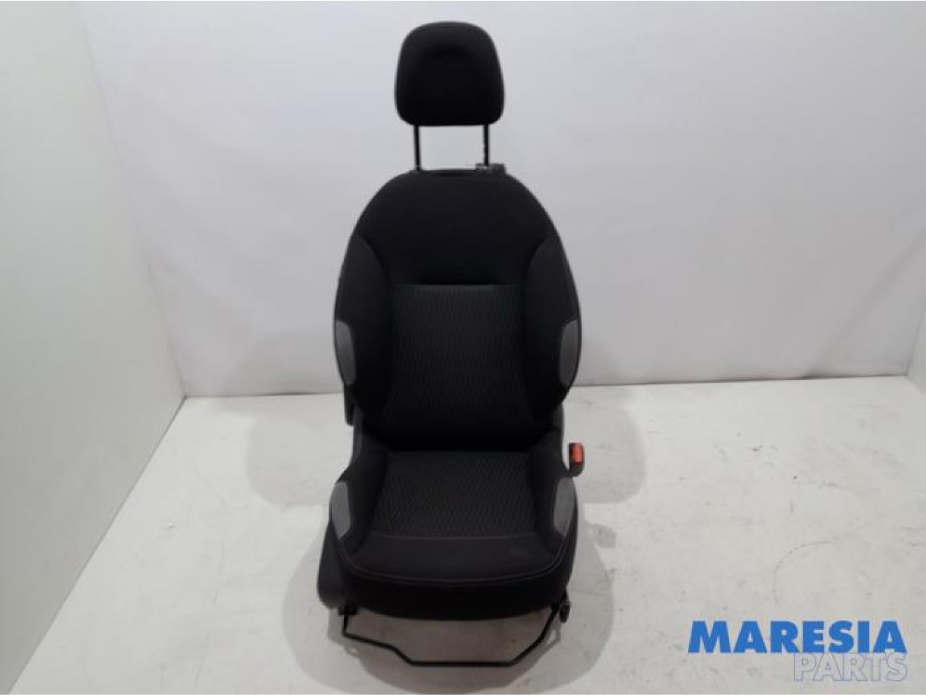 Peugeot - 208 - Seat, right