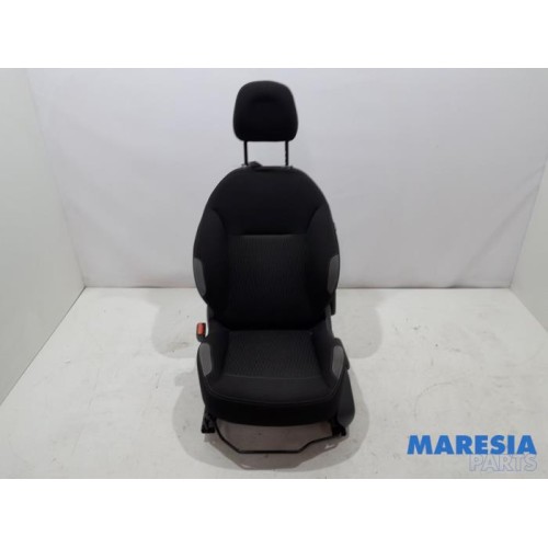 Peugeot - 208 - Stoel links