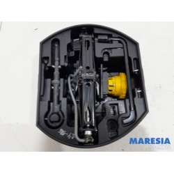 Peugeot - 208 - Krikset + reservewiel