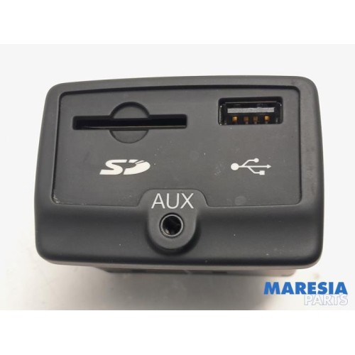 Alfa Romeo - Giulietta - AUX / USB connection