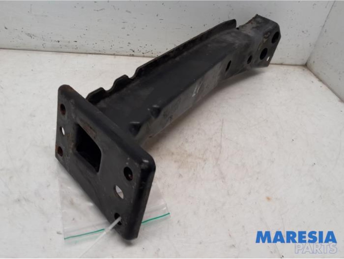 Fiat - 500 - Front wishbone support, left