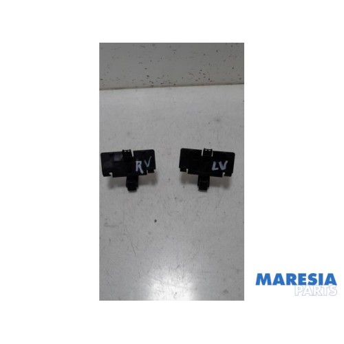 Alfa Romeo - Giulietta - Front windscreen washer jet