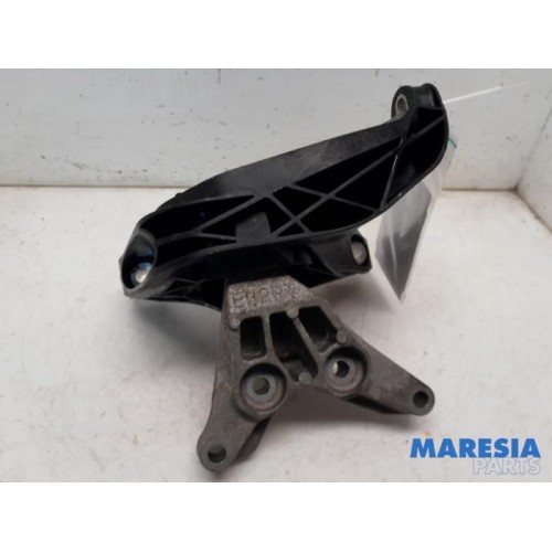 Peugeot - 3008 - Engine mount
