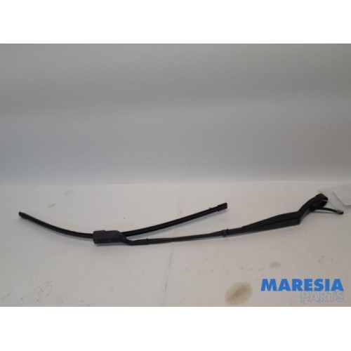 Peugeot - 3008 - Front wiper arm