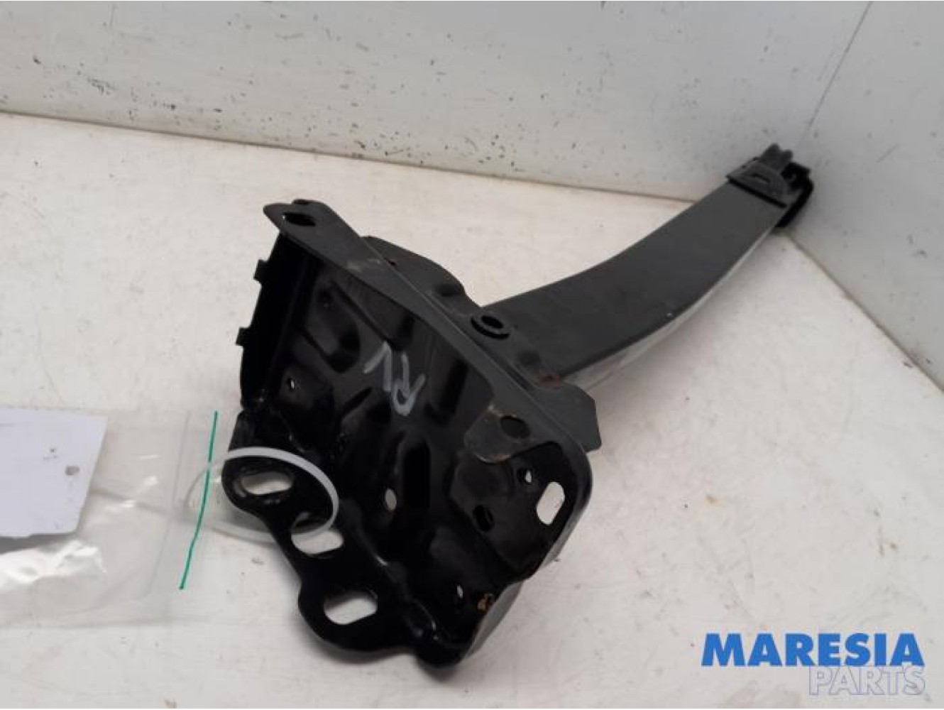 Peugeot - 3008 - Front wishbone support, right