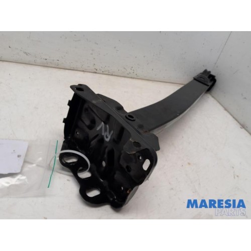 Peugeot - 3008 - Front wishbone support, right