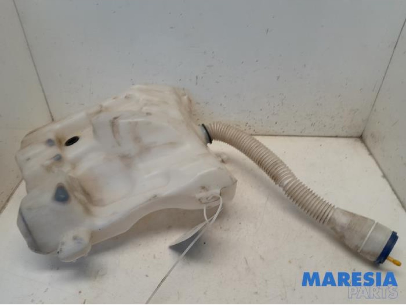 Citroen - DS4 - Front windscreen washer reservoir