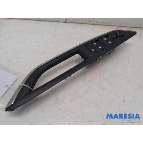 Peugeot - 3008 - Multi-functional window switch