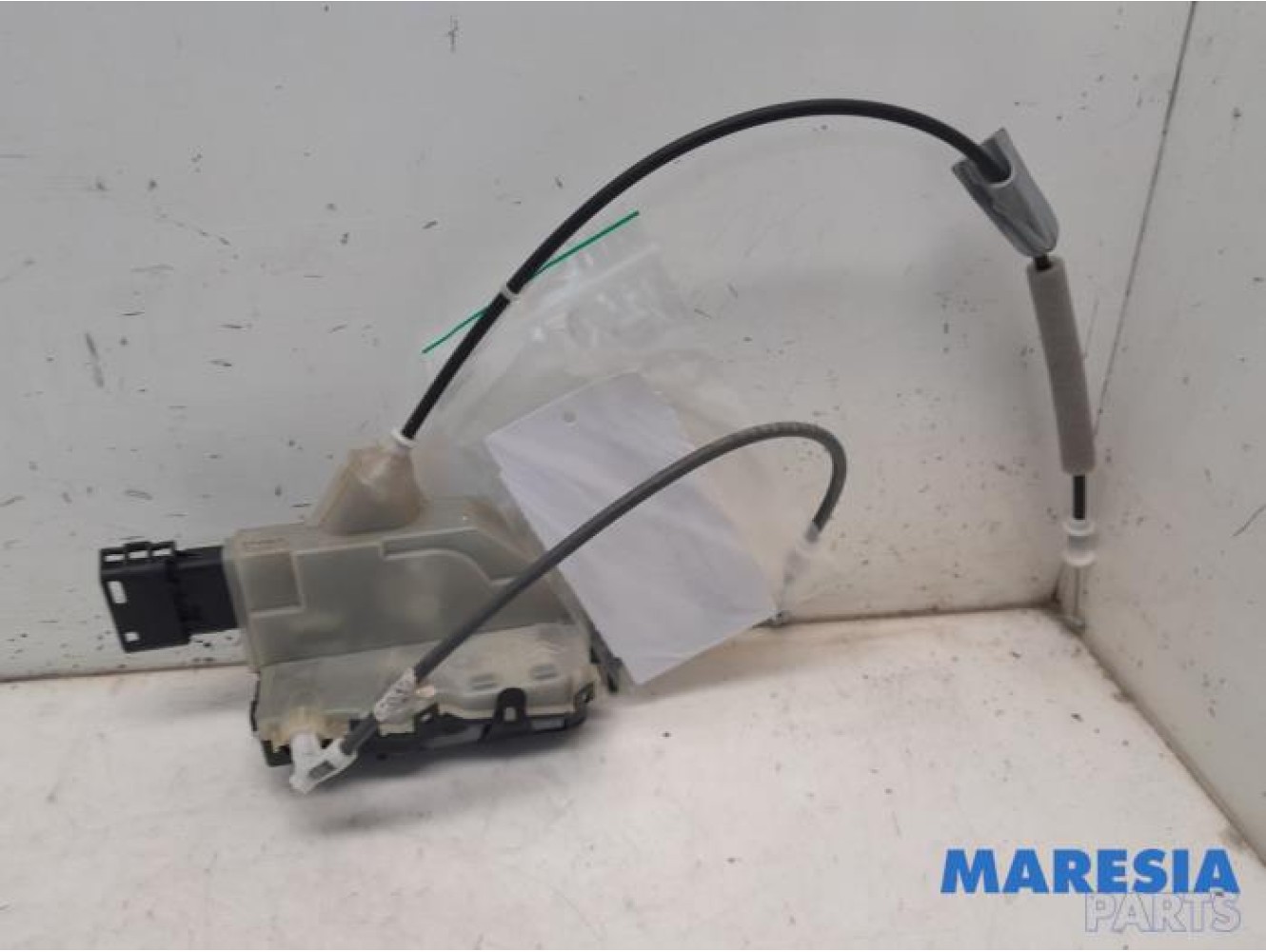 Peugeot - 3008 - Rear door lock mechanism 4-door, left