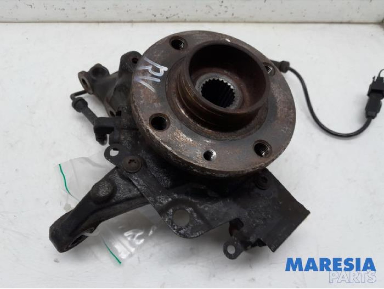 Renault - Clio - Knuckle, front right