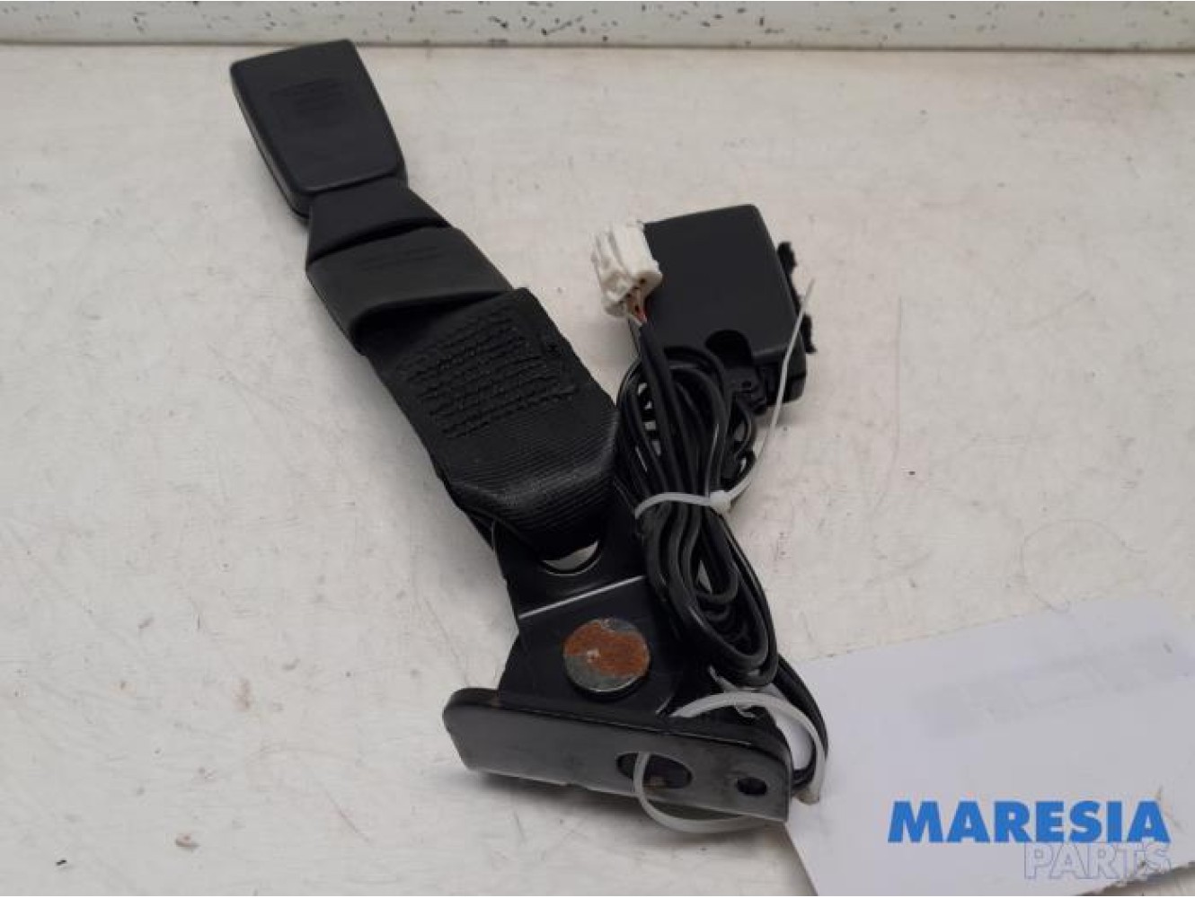 Peugeot - 3008 - Insertion ceinture de sécurité arrière droite