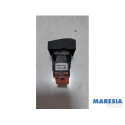 Peugeot - 3008 - Panic lighting switch