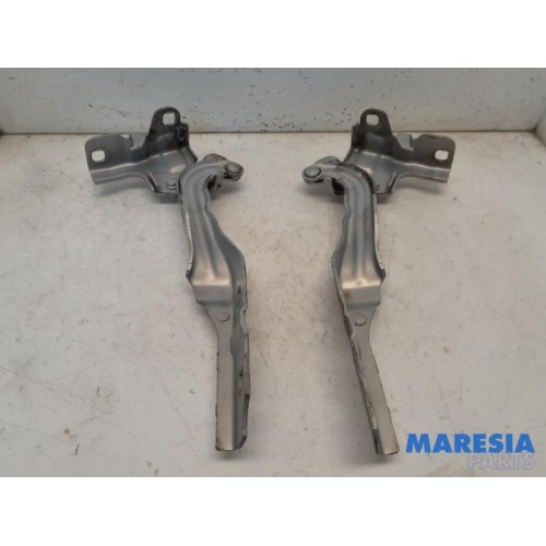 Alfa Romeo - Giulietta - Bonnet Hinge