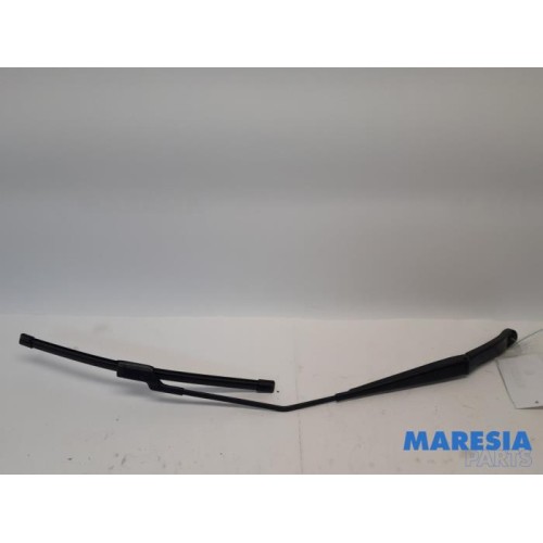 Alfa Romeo - Giulietta - Front wiper arm