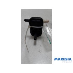 Alfa Romeo - Giulietta - Windscreen washer pump