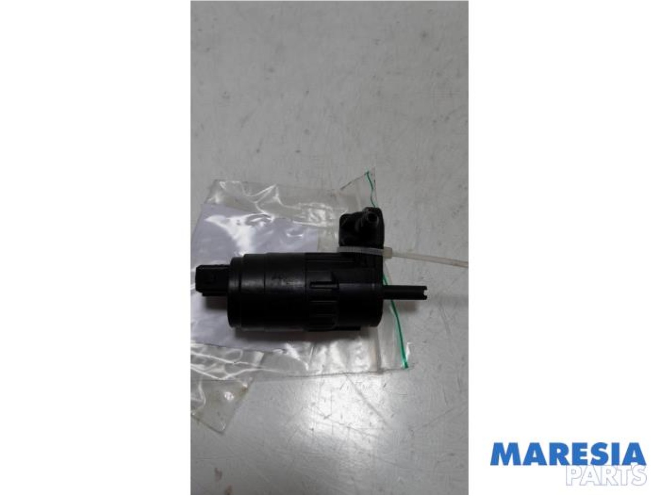 Alfa Romeo - Giulietta - Windscreen washer pump
