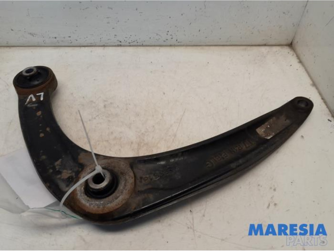 Peugeot - 3008 - Front lower wishbone, left