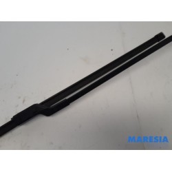 Peugeot - 3008 - Front wiper arm