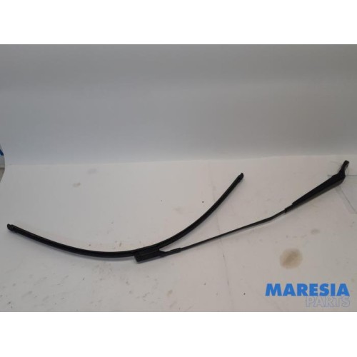 Peugeot - 3008 - Front wiper arm