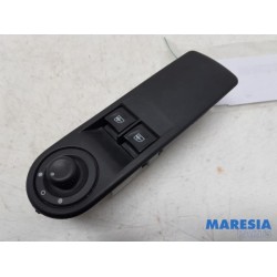 Renault - Clio - Multi-functional window switch