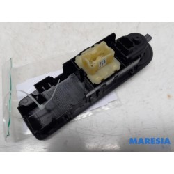 Renault - Clio - Multi-functional window switch
