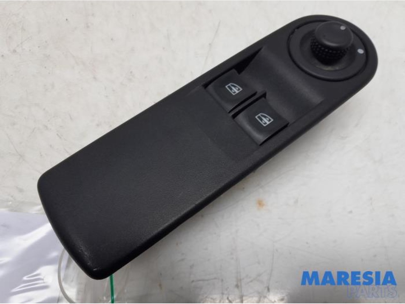 Renault - Clio - Multi-functional window switch