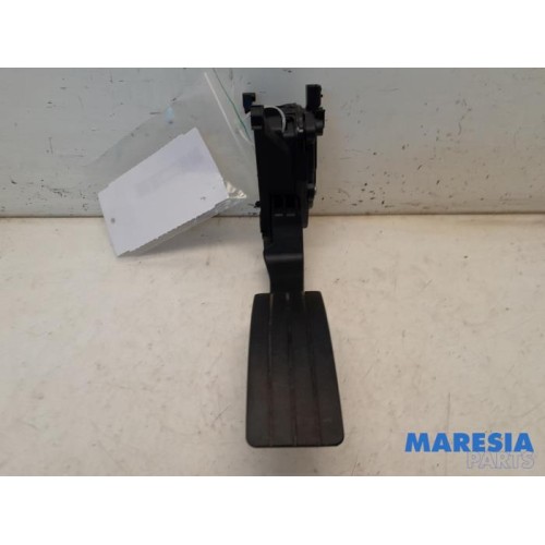 Renault - Clio - Accelerator pedal