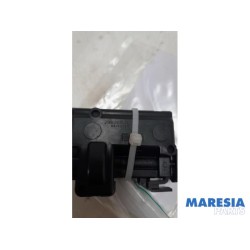 Renault - Clio - Tank flap lock motor