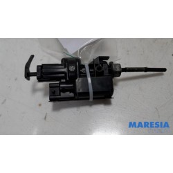 Renault - Clio - Tank flap lock motor