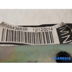 Renault - Clio - Front seatbelt, right