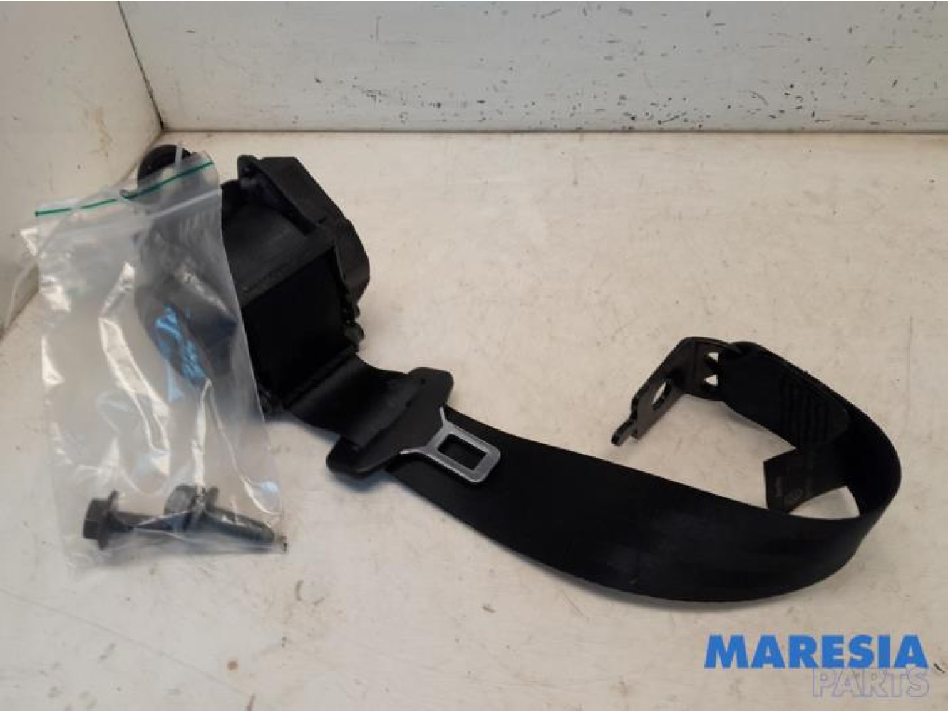 Renault - Clio - Rear seatbelt, right