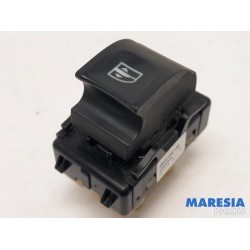 Renault - Clio - Electric window switch