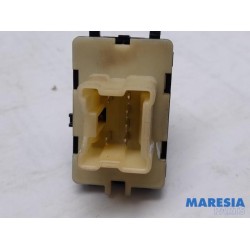 Renault - Clio - Electric window switch
