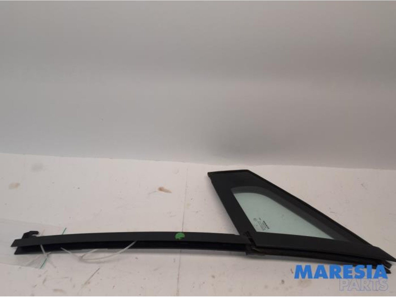 Renault - Clio - Quarter light, front left