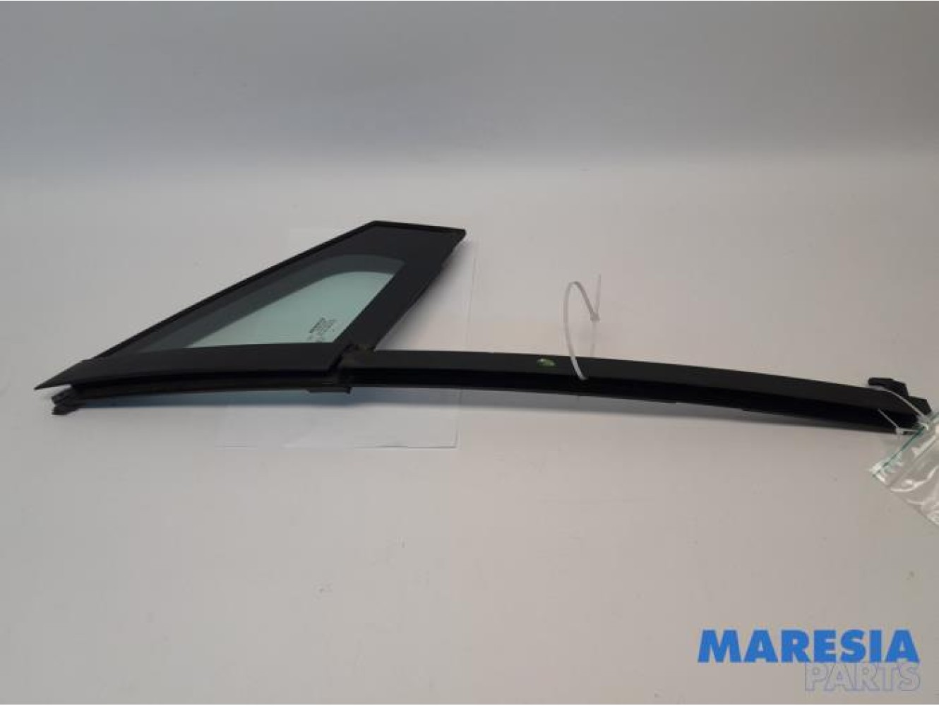 Renault - Clio - Quarter light, front right