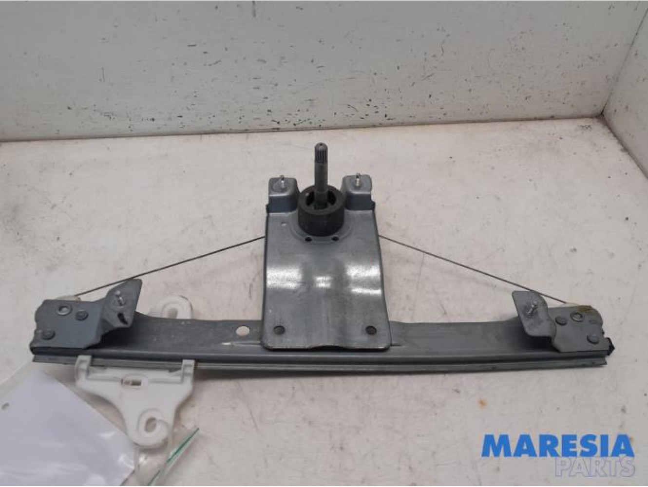 Renault - Clio - Rear door window mechanism 4-door, right