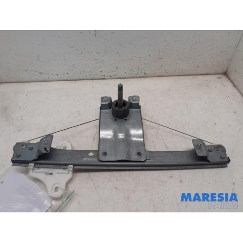 Renault - Clio - Rear door window mechanism 4-door, right