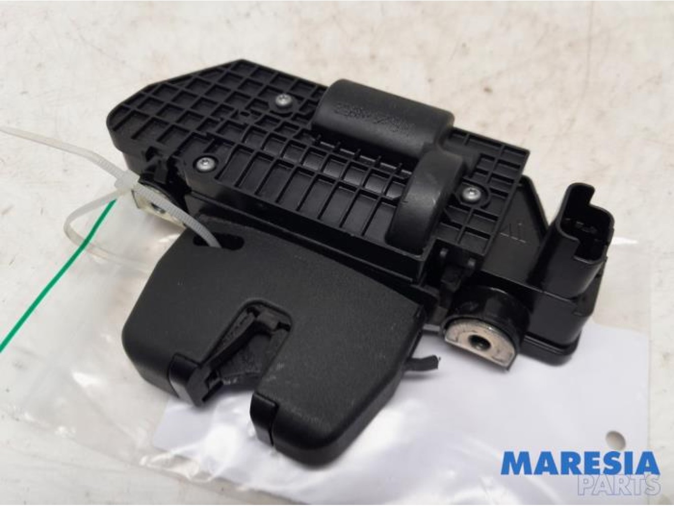 Citroen - DS4 - Tailgate lock mechanism