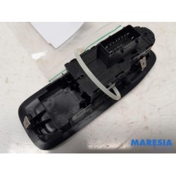 Peugeot - 208 - Multi-functional window switch