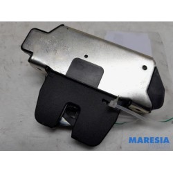 Peugeot - 208 - Tailgate lock mechanism
