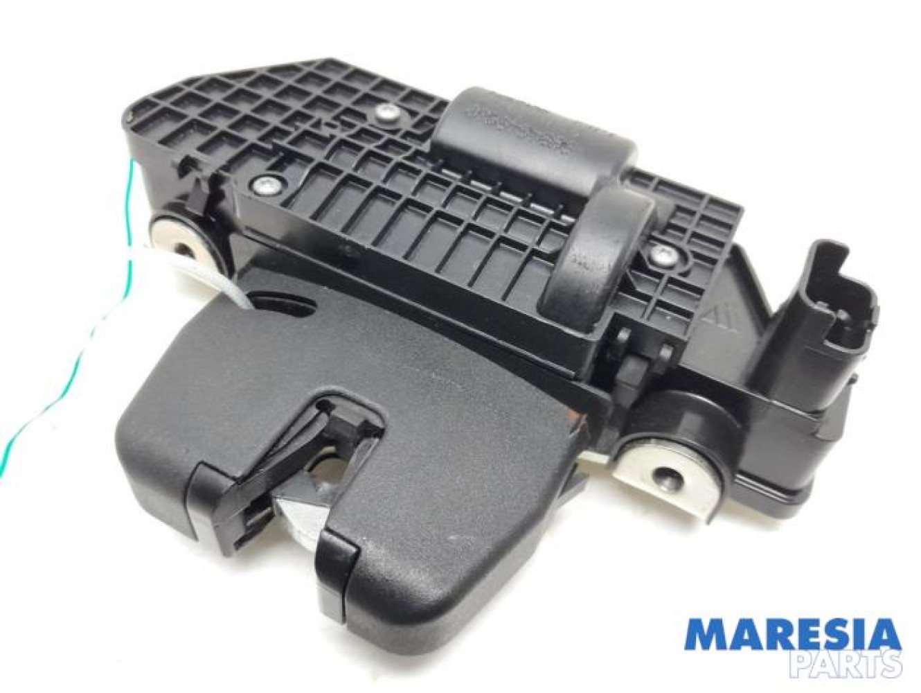 Peugeot - 208 - Tailgate lock mechanism