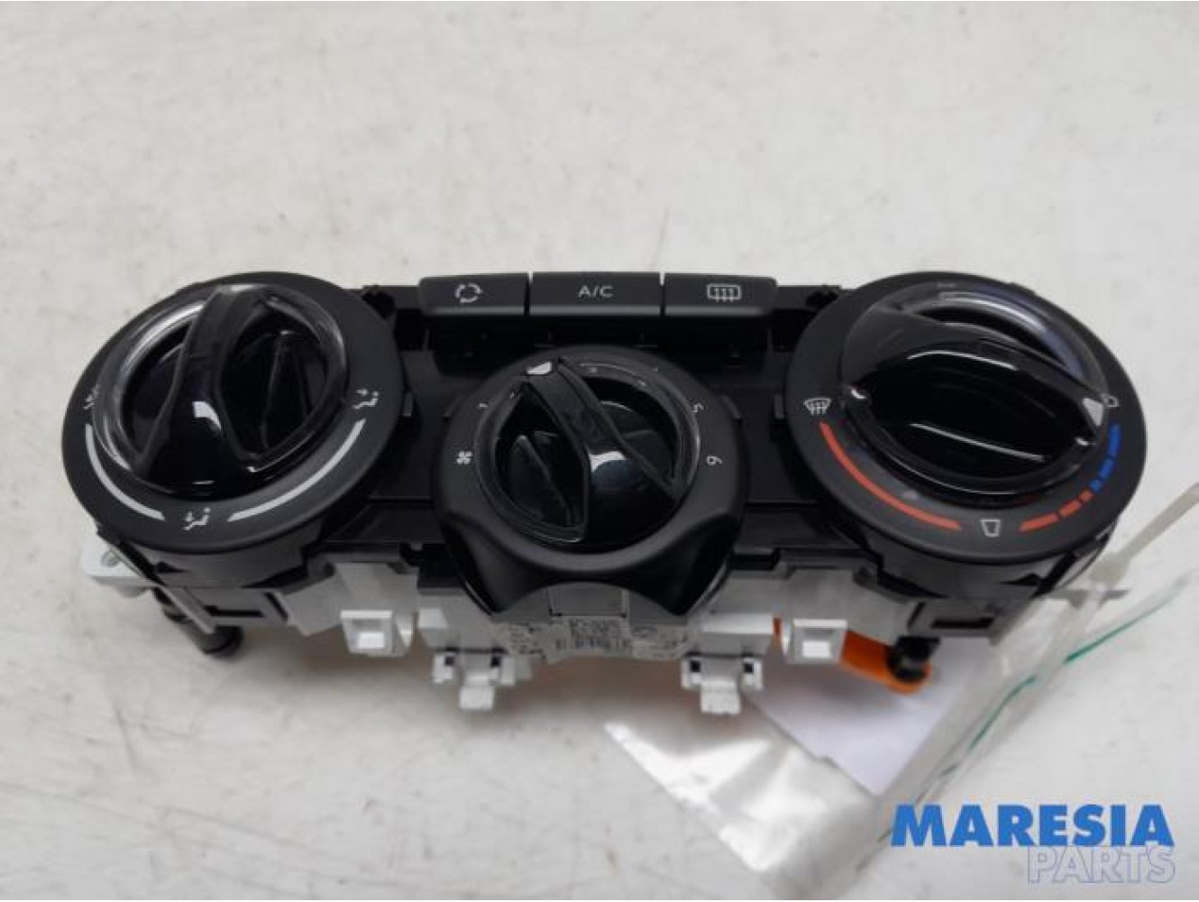 Peugeot - 208 - Heater control panel