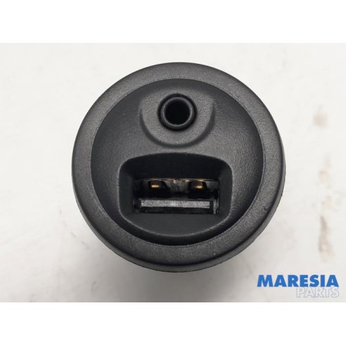 Peugeot - 208 - AUX / USB connection