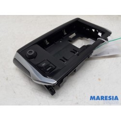 Peugeot - 208 - Radio omlijsting