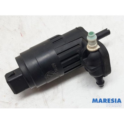 Lancia - Delta - Windscreen washer pump