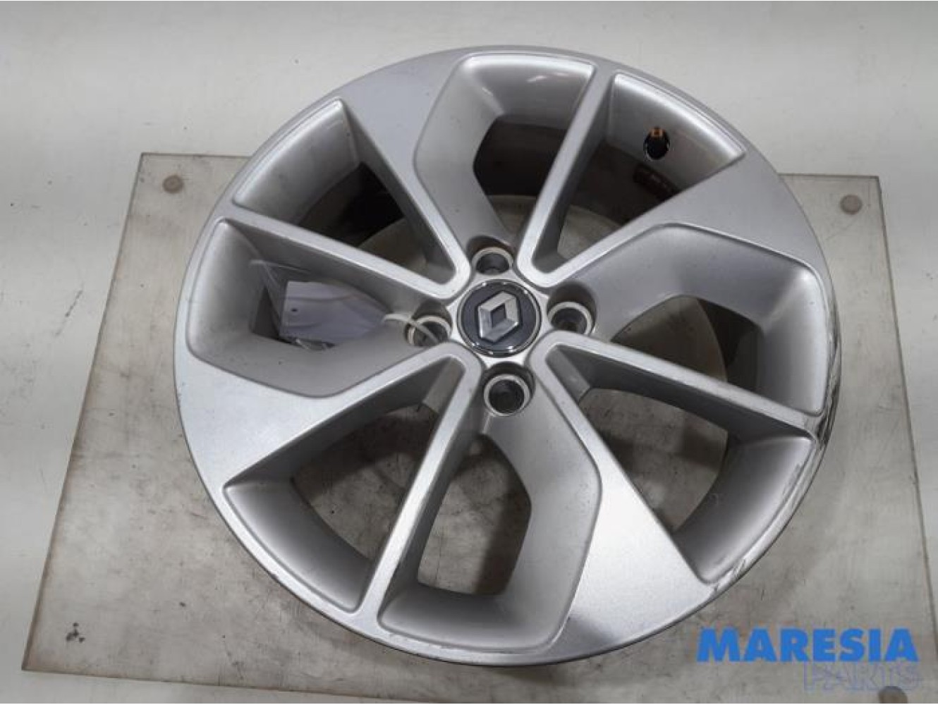Renault - Clio - Wheel