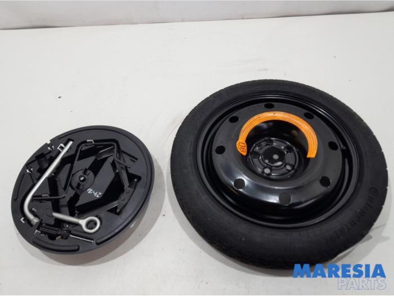 Alfa Romeo - Giulietta - Krikset + reservewiel