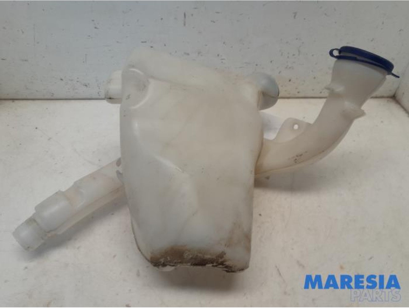 Peugeot - 208 - Front windscreen washer reservoir